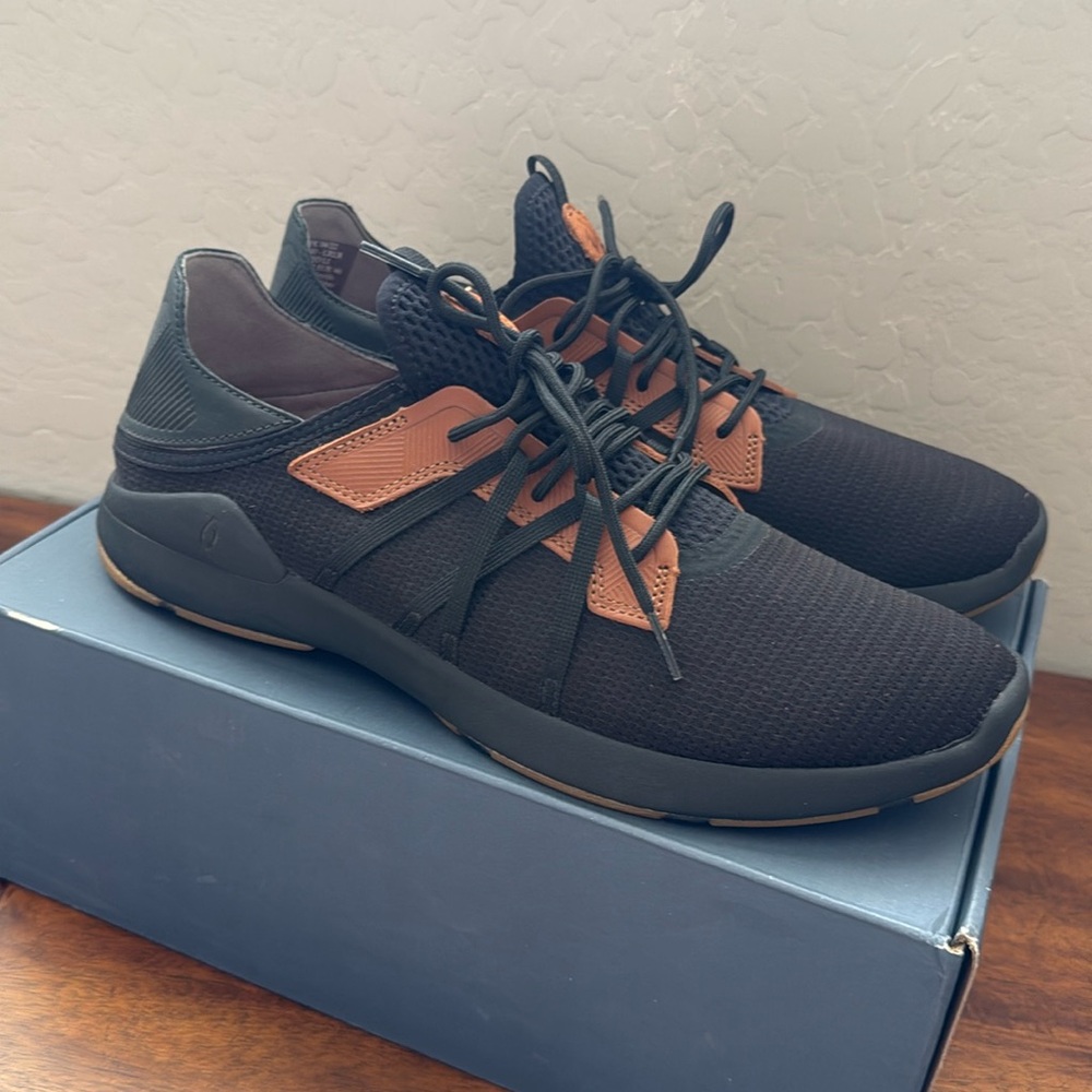 Brand New OluKai Size 13 Mio Li